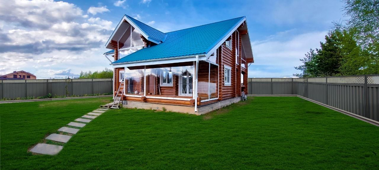Мягкие окна на веранде загородного дома в Сынтуле